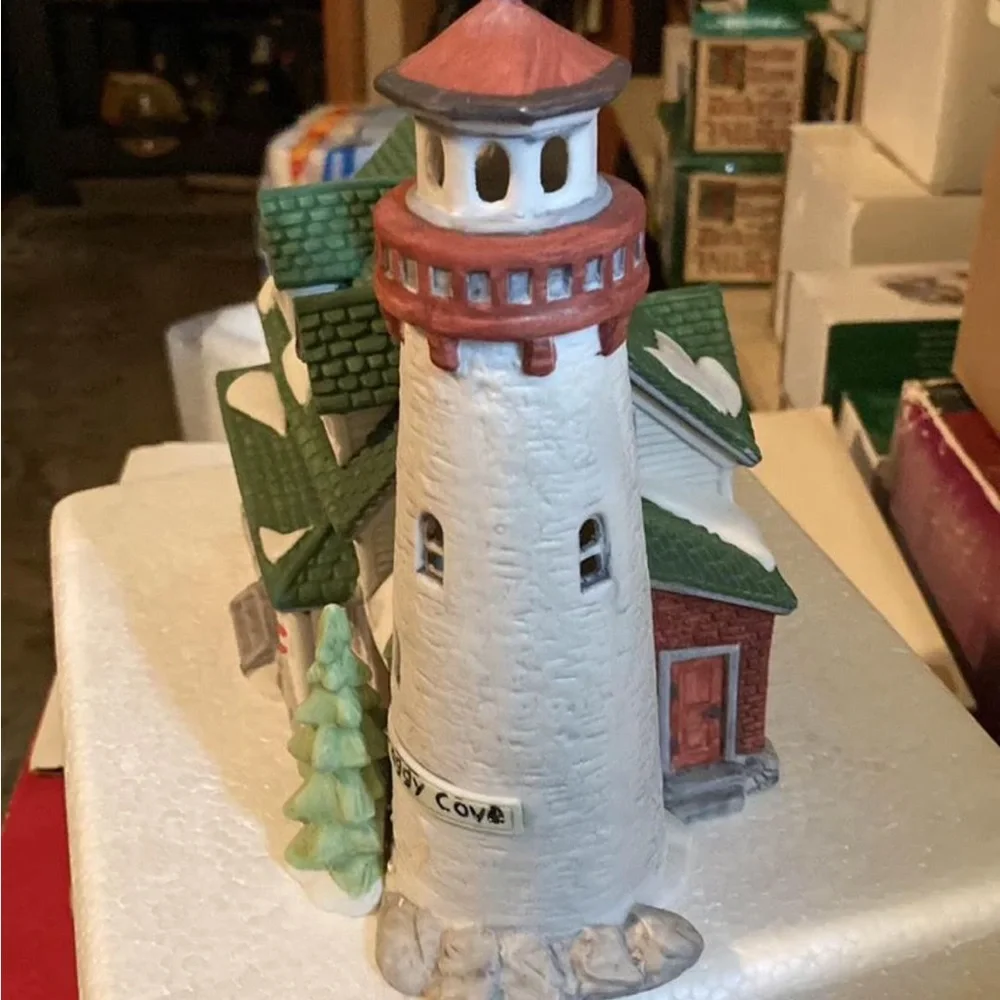 Department 56 New England Village craggy Cove lighthouse excellent condition